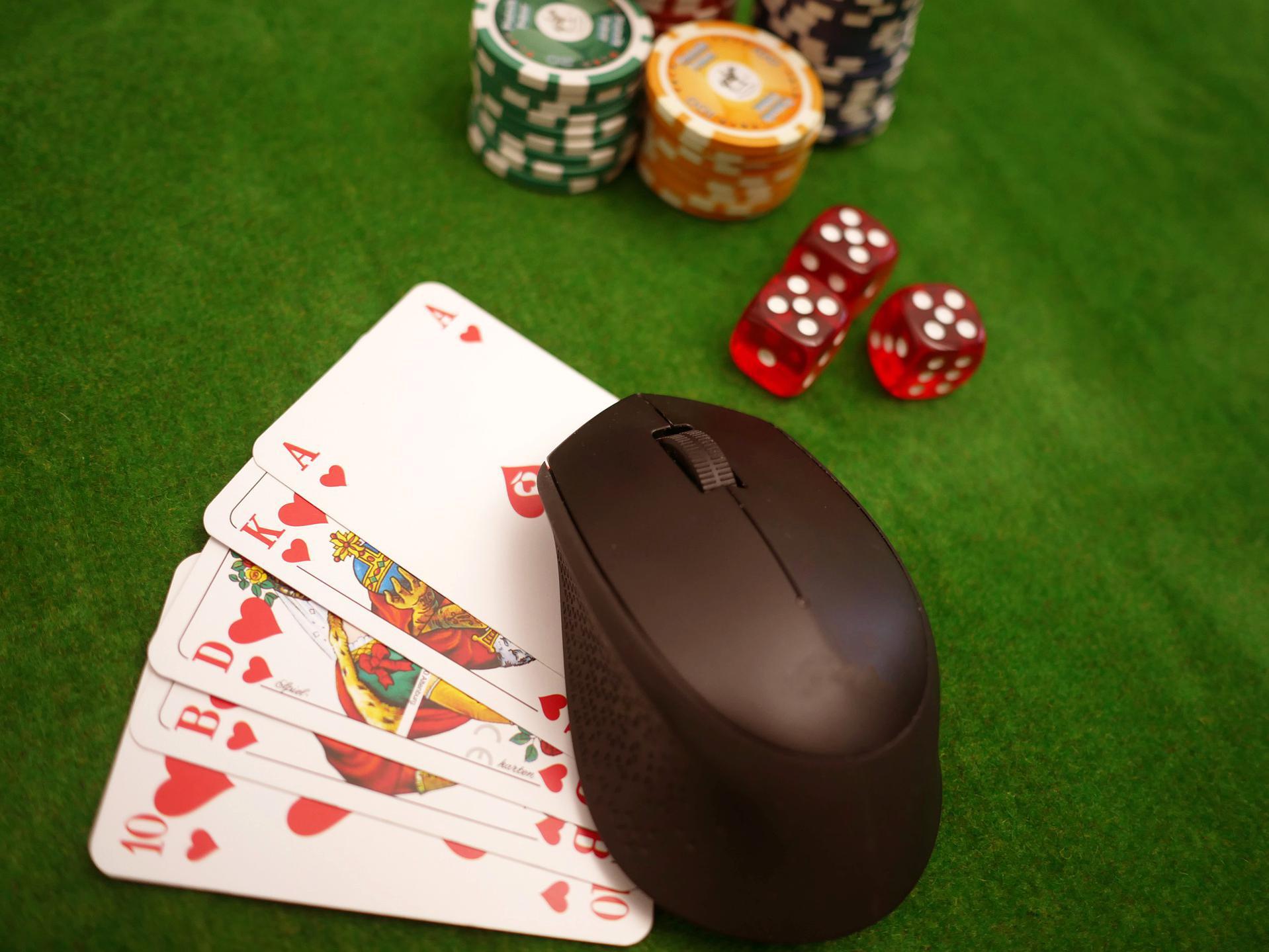 How to play poker online for real money in Wildcardcity Casino